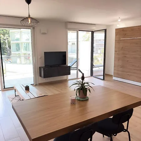 Seaside Azur Apartmán *